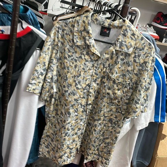 Men’s Rare Jordan Sportswear Button Up Shirt Used Sz Small Tan Grey - Picture 1 of 8